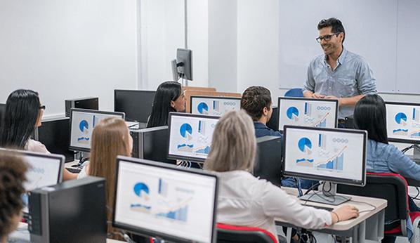 students computer lab - estudiantes en laboratorio de computadoras