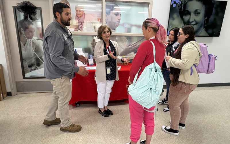 Ambiente-seguro-personas-dialogando