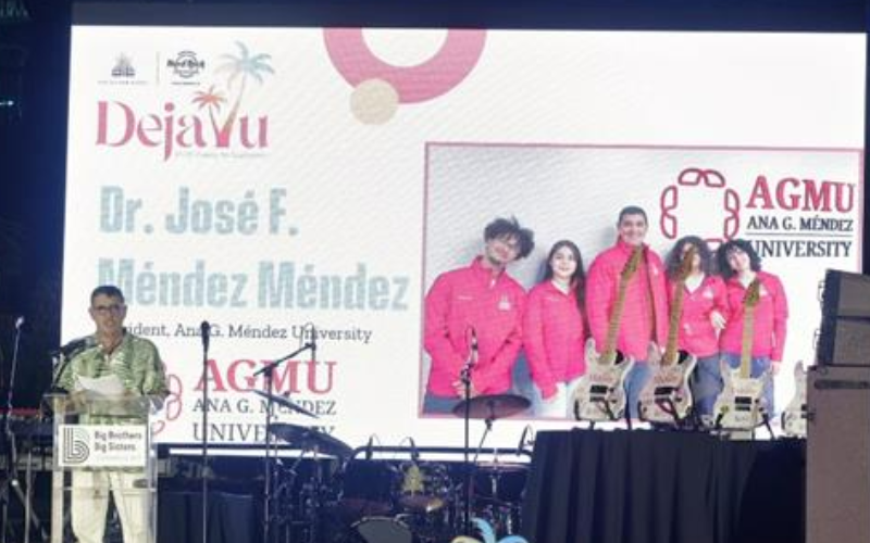 Presidente presenta grupo de estudiantes