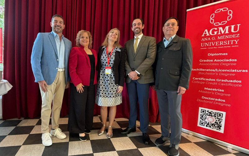 Presindente AGMU con representantes de España